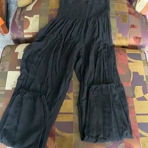 Black Bohemian Island pants with pocket